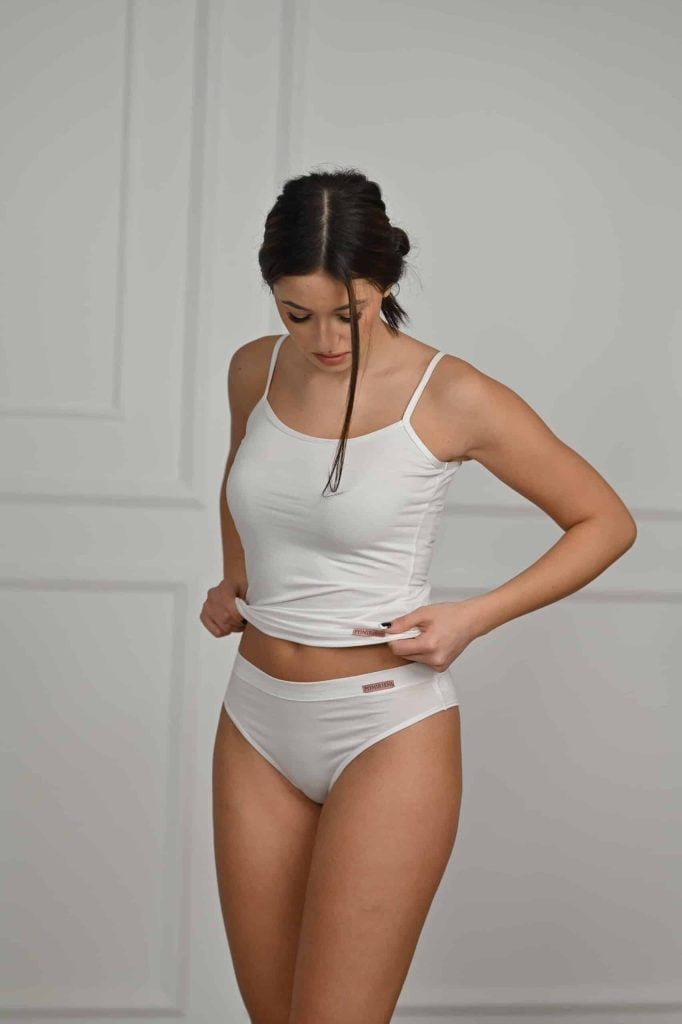 Laserski sečene gaćice su nevidljive ispod odeće, dok brazilke kombinuju udobnost i ženstvenost.